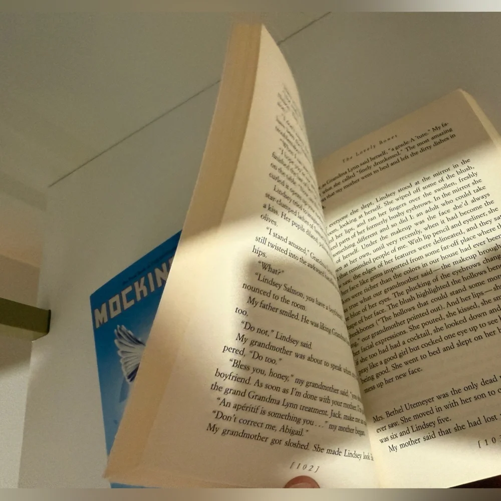 New: Mockingjay by Suzanne Collins + The Lovely Bones by Alice Sebold - Picture 5 of 6